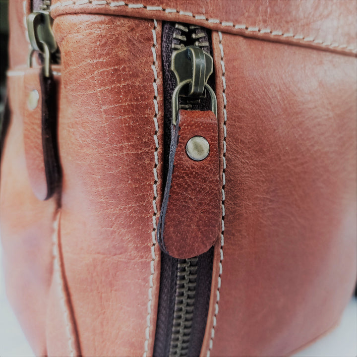 Mochila de cuero móvil