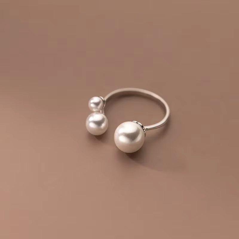 Anillo de perlas de agua dulce triple ajustable
